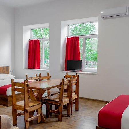 Family Appartments On Buzand Street Yerevan Bagian luar foto