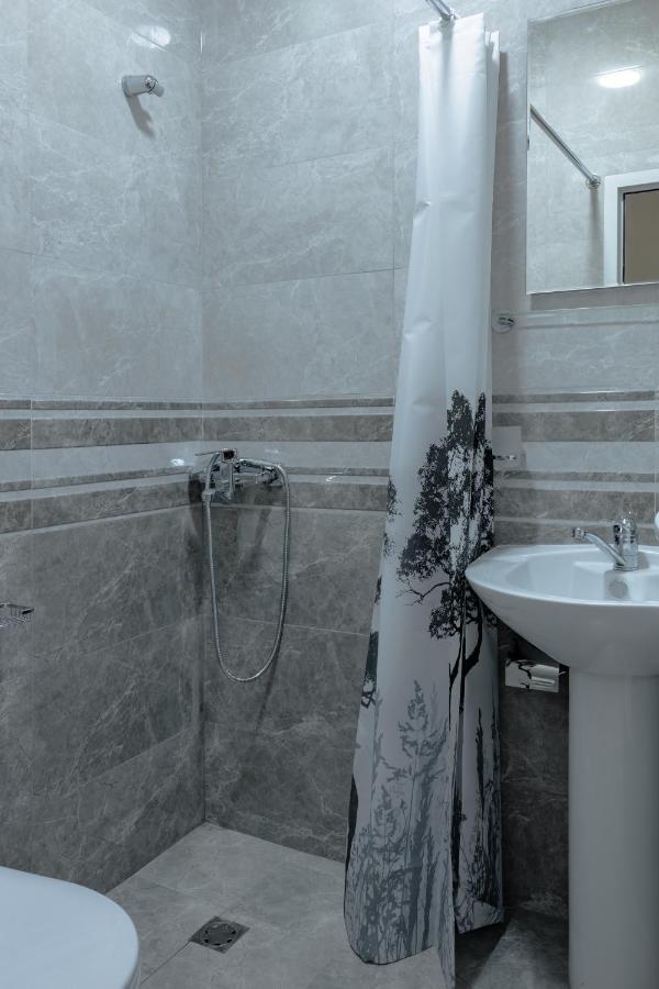 Family Appartments On Buzand Street Yerevan Bagian luar foto