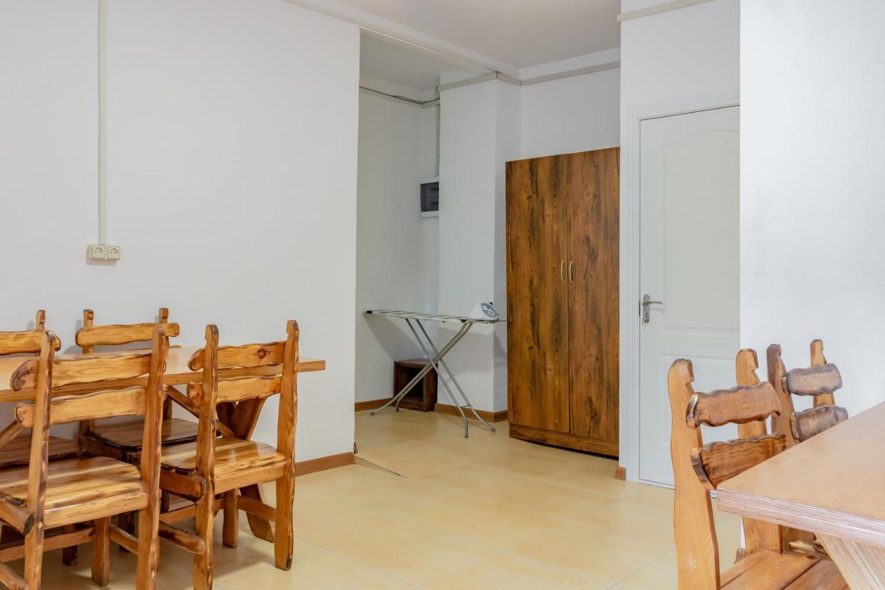Family Appartments On Buzand Street Yerevan Bagian luar foto