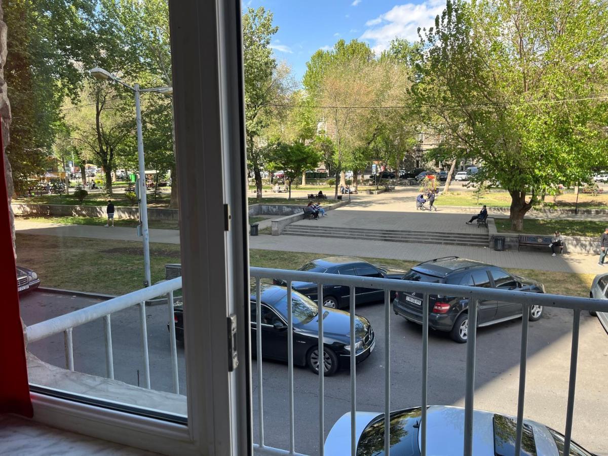 Family Appartments On Buzand Street Yerevan Bagian luar foto
